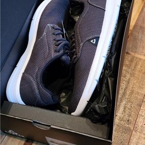 Men’s Travis Mathew Cuater Shoes, size 9, brand new with box